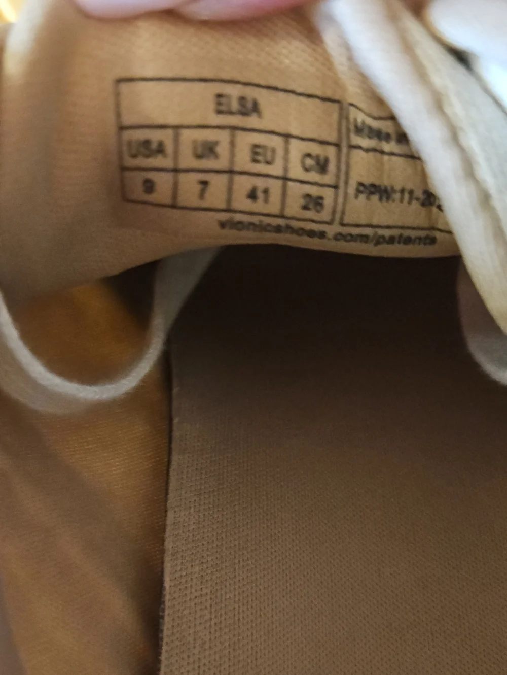 VIONIC ELSA CREAM TEXTURED CANVAS SNEAKERS SZ 9